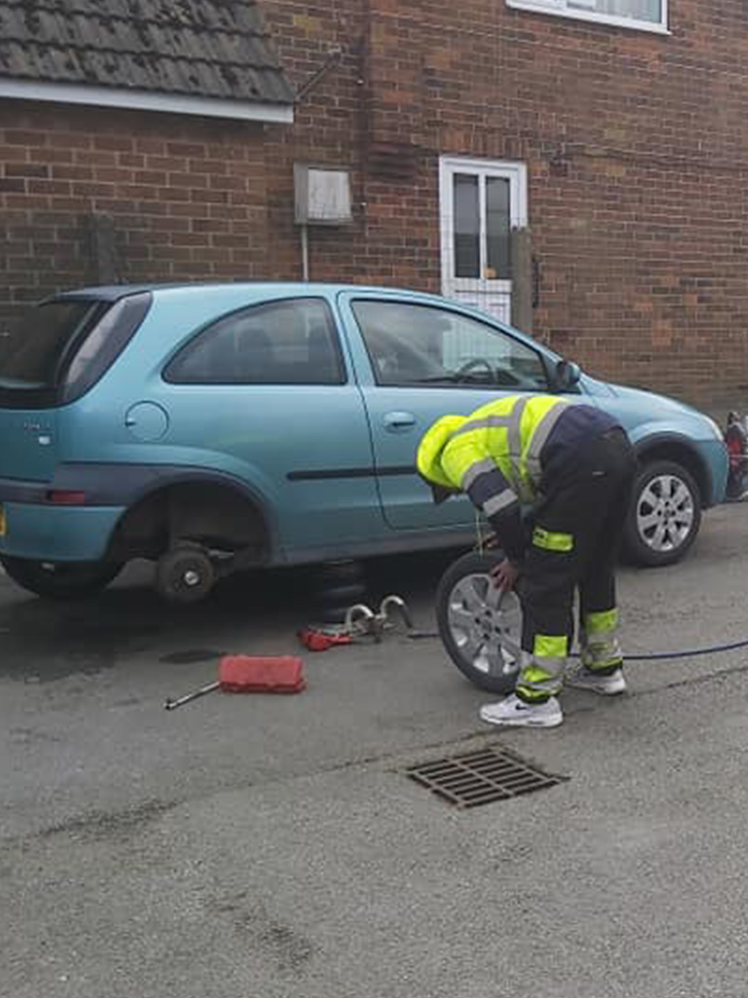 mobile tyre repairs & replacements